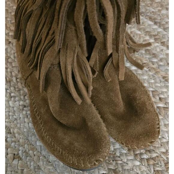Minnetonka Moccasin 3 Layer Tiered Fringe Boots Womens Size 6 Brown Suede Boho - Picture 5 of 8